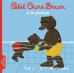 Petit ours brun à la piscine